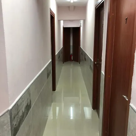 旅馆 Tripoli Palace 布加勒斯特