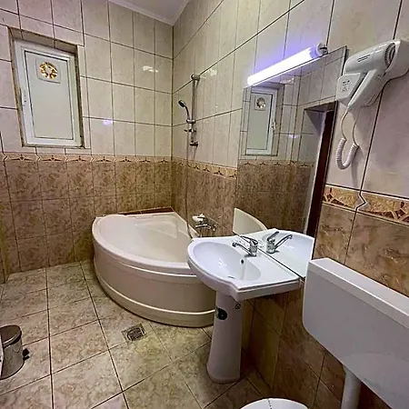 Tripoli Palace Ostello Bucarest
