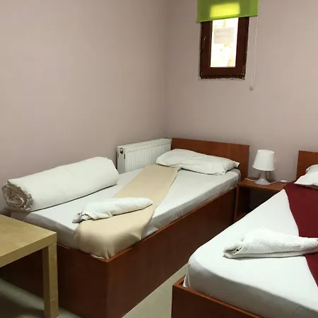 Tripoli Hostel *