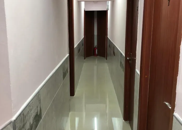 호스텔 Tripoli Palace 부쿠레슈티