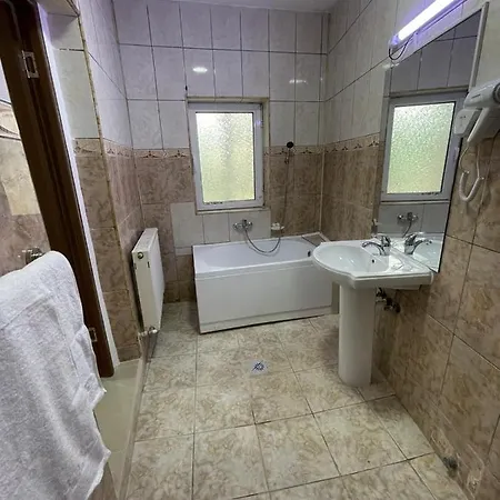 Tripoli Palace אכסניה