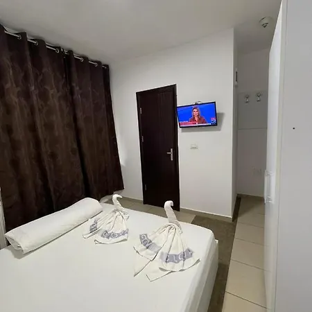 אכסניה Tripoli Palace